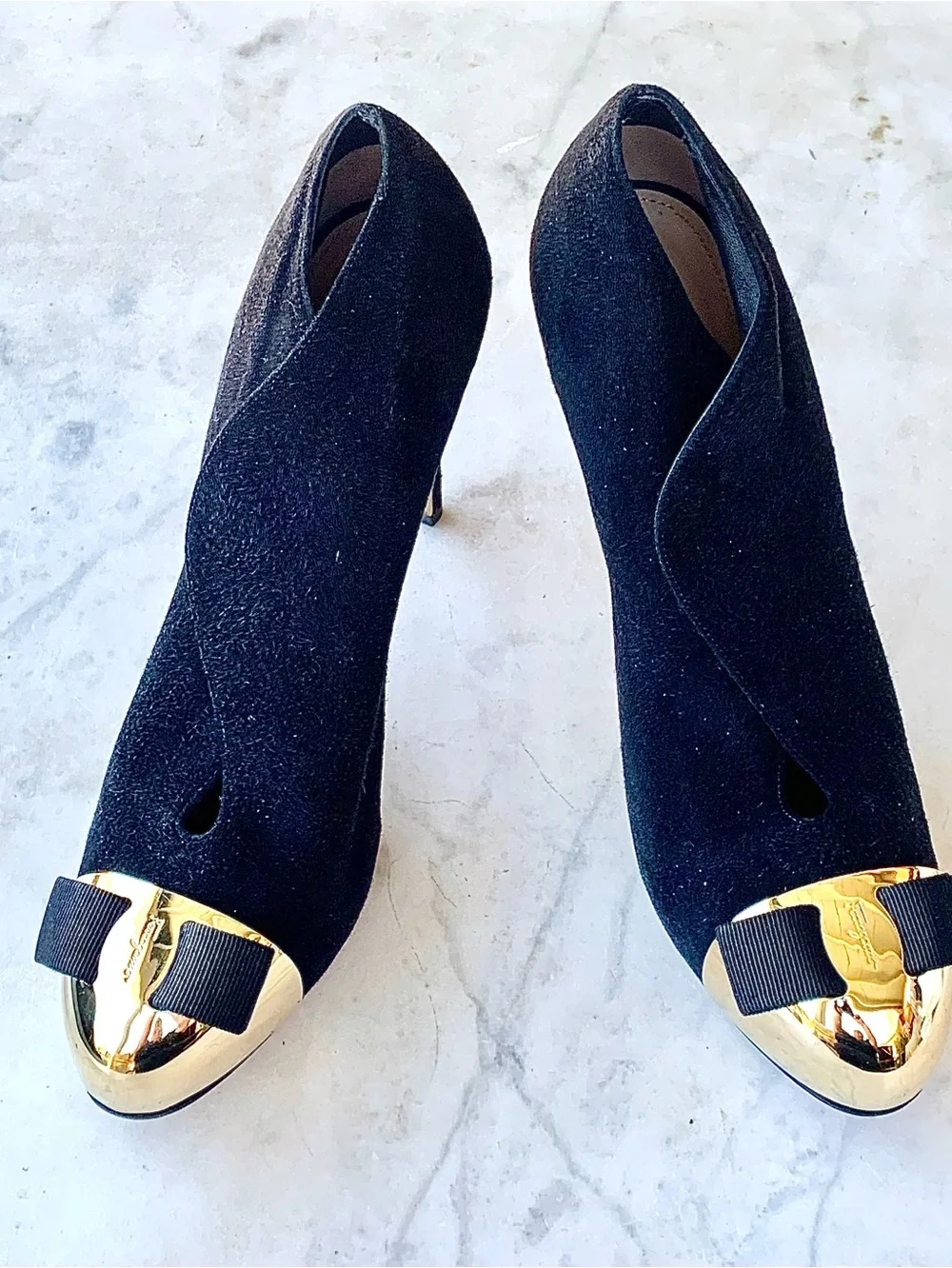 SALVATORE FERRAGAMO NOYAL META  Black Suede Pump BOOTIE GOLD Cap Toe SZ 8 1/2